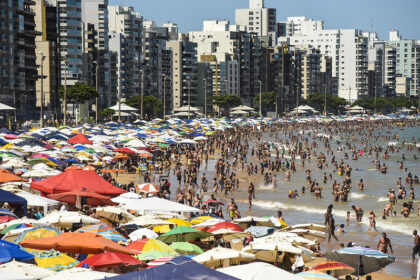 Destino de milhares de mineiros, Guarapari cria regras e taxas para turistas