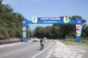 Destino de milhares de mineiros no verão, Porto Seguro quer regular aluguéis por temporada Destino de milhares de mineiros na alta temporada, Porto Seguro quer regular aluguéis por temporada