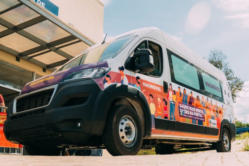 Itabirito apresenta novo veículo móvel para ampliar ações de vacinação