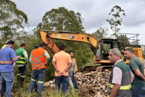 Obra emergencial libera trecho da MG-129 em Ouro Preto após erosão; cidade está em alerta de risco geológico Obra emergencial libera trecho da MG-129 em Ouro Preto após erosão e alerta de risco geológico