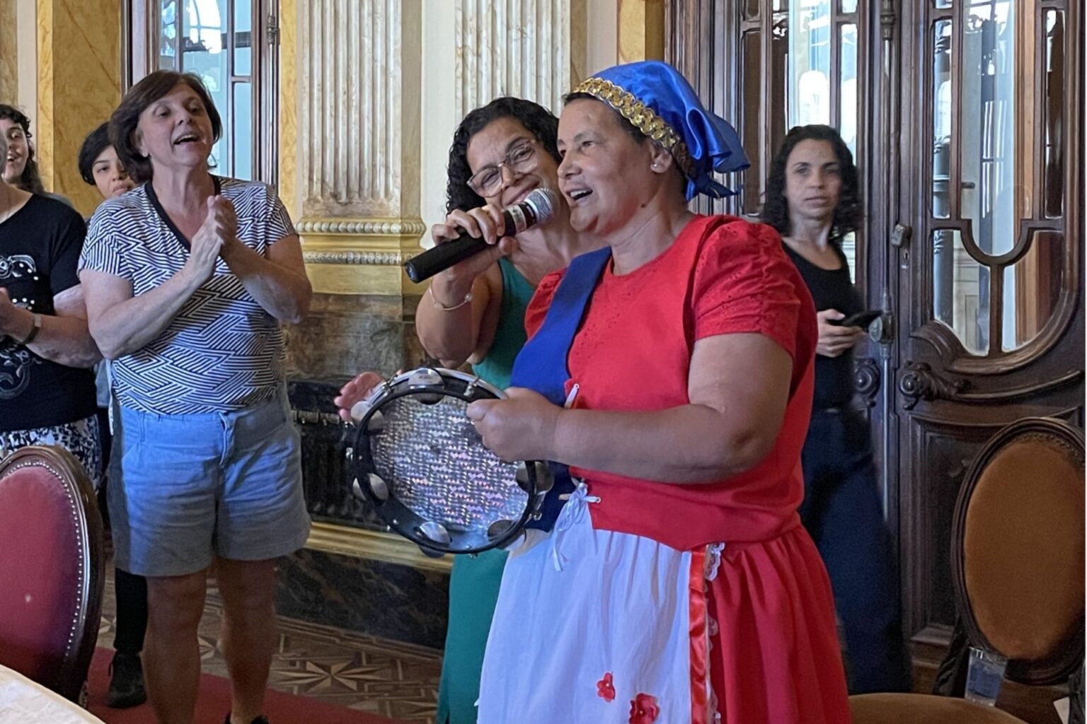 Ouro-pretana recebe homenagem por sua dedicação ao grupo das Pastorinhas do Padre Faria Ouro-pretana é homenageada por manter tradição das pastorinhas viva há seis décadas
