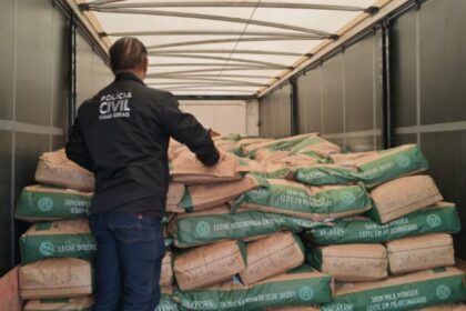 Polícia Civil apreende 28 toneladas de leite em pó obtidas por estelionato