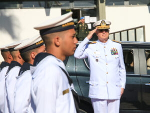 Marinha abre concurso com 800 vagas para ensino médio e prova em abril de 2026