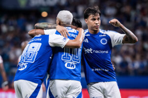 Com quase 40 mil no Mineirão, time titular de Tite dá as caras e mostra um futebol avassalador