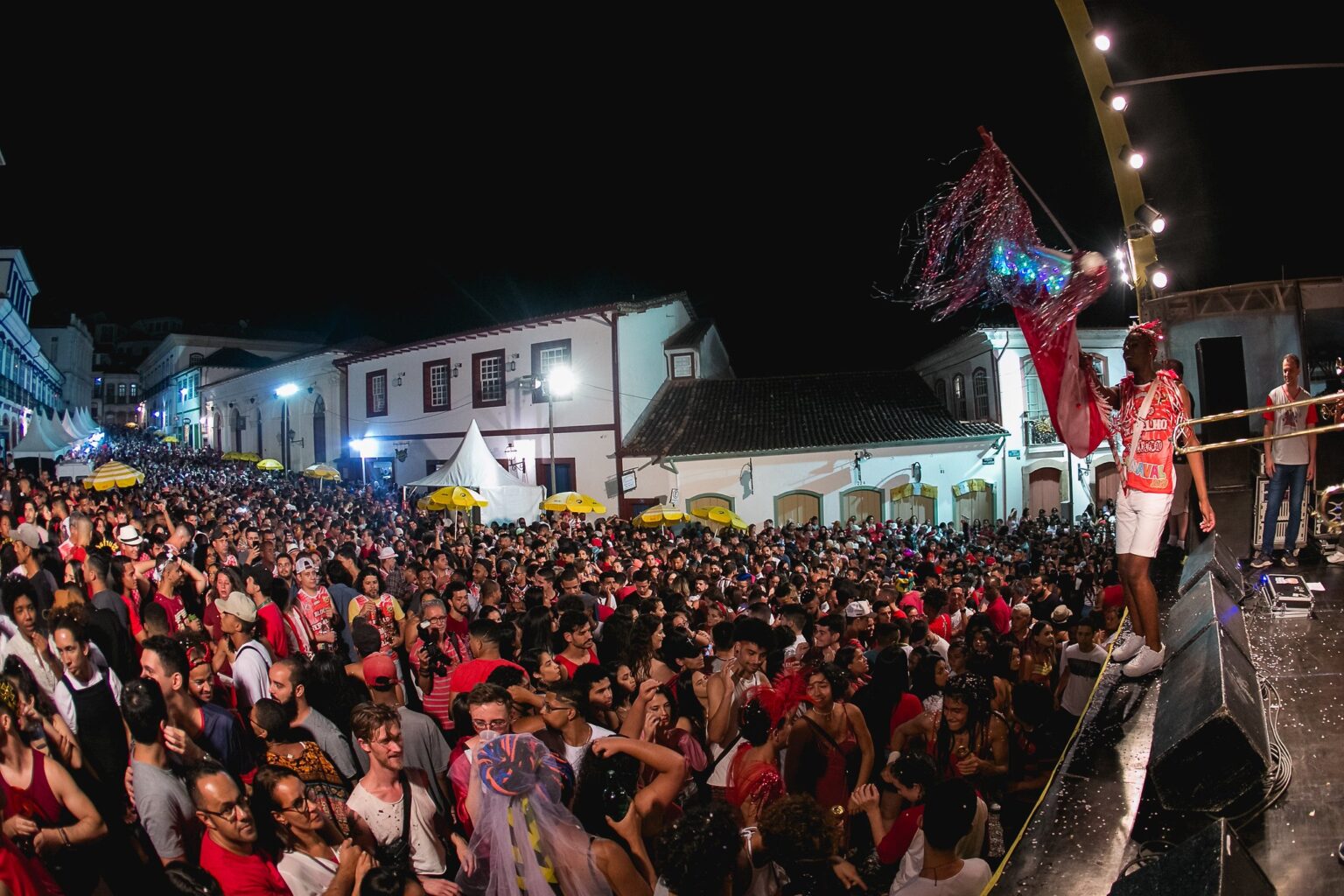 Bloco Vermelho i Branco confirma desfile e mantém tradição de abrir o Carnaval em Ouro Preto Bloco Vermelho i Branco confirma desfile e mantém tradição de abrir o Carnaval em Ouro Preto