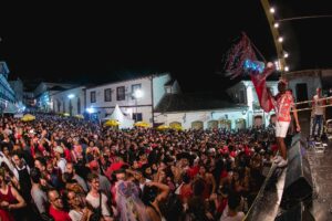 Bloco Vermelho i Branco confirma desfile e mantém tradição de abrir o Carnaval em Ouro Preto