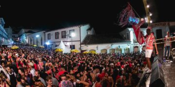 Bloco Vermelho i Branco confirma desfile e mantém tradição de abrir o Carnaval em Ouro Preto