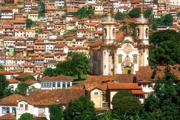 Mais de 100 pontos de luz recebem manutenção em bairros e distritos de Ouro Preto