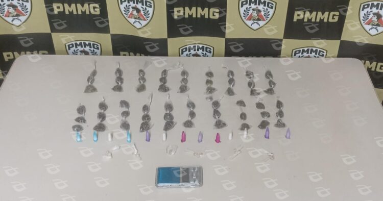 PM apreende drogas e balança em ponto conhecido do tráfico no Padre Adelmo, em Itabirito