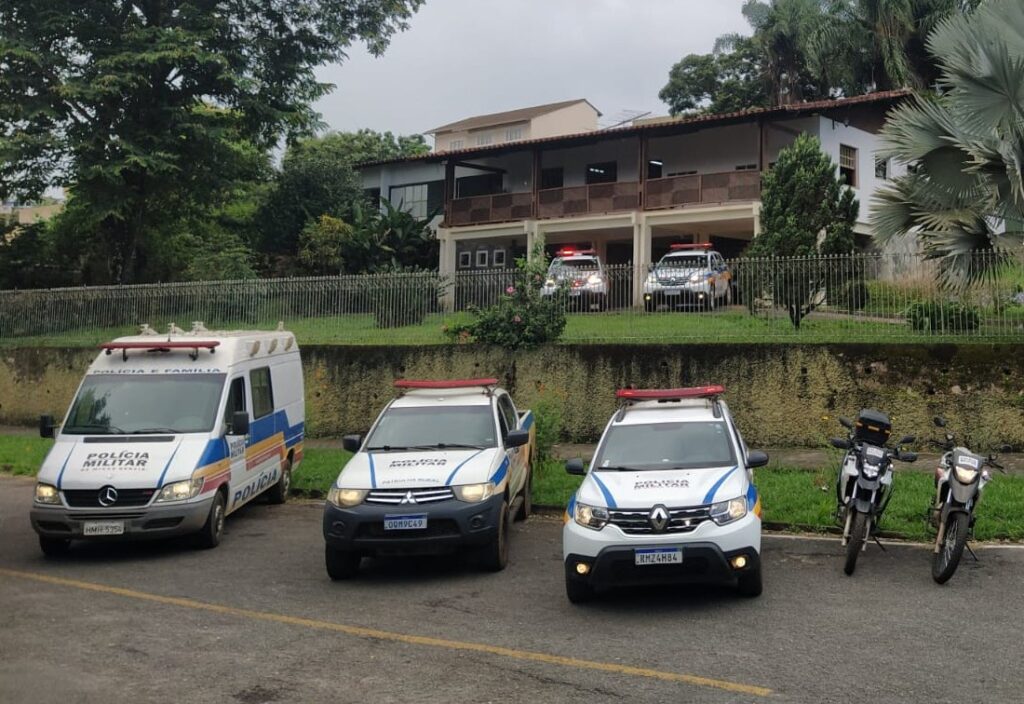 Polícia Militar localiza revólver calibre 32 e munições após fuga de suspeitos em Itabirito Polícia Militar localiza revólver calibre 32 e munições após fuga de suspeitos em Itabirito