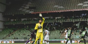 Éverson celebra 350 jogos pelo Atlético, mas prega urgência por vitória no clássico: "Precisamos dos três pontos"