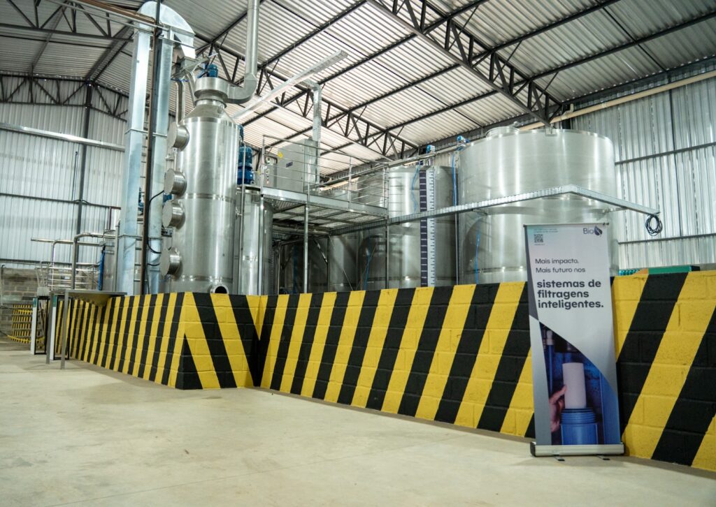 Nova fábrica em Itabira vai produzir supressor de poeira com plástico PET reciclado para a Vale Nova fábrica em Itabira vai produzir supressor de poeira com plástico PET reciclado para a Vale