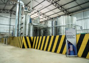 Nova fábrica em Itabira vai produzir supressor de poeira com plástico PET reciclado para a Vale