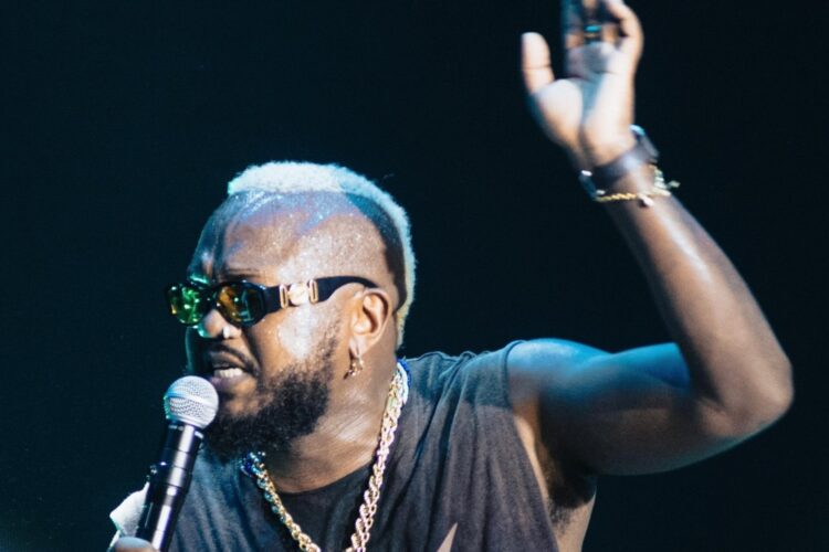 Djonga se apresenta no Largo do Cinema na sexta-feira de Carnaval em Ouro Preto