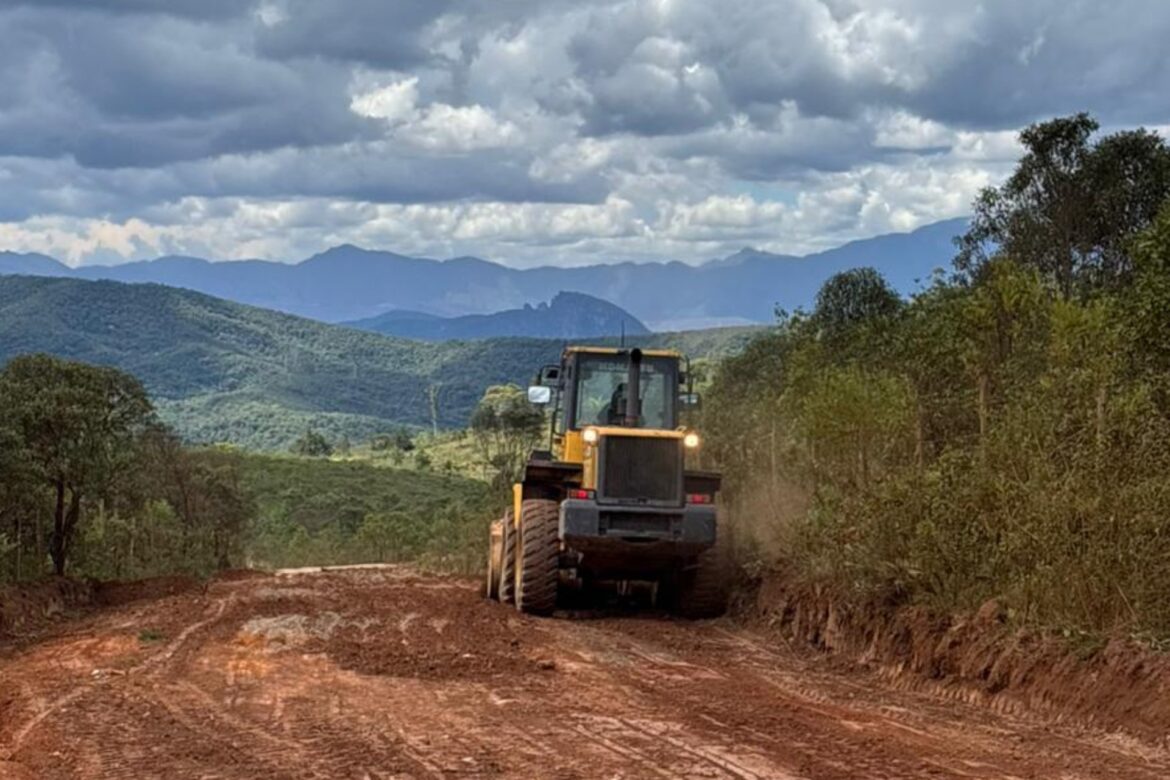 Ouro Preto: Prefeitura faz manutenção em estrada do Parque das Andorinhas para reforçar acesso no verão