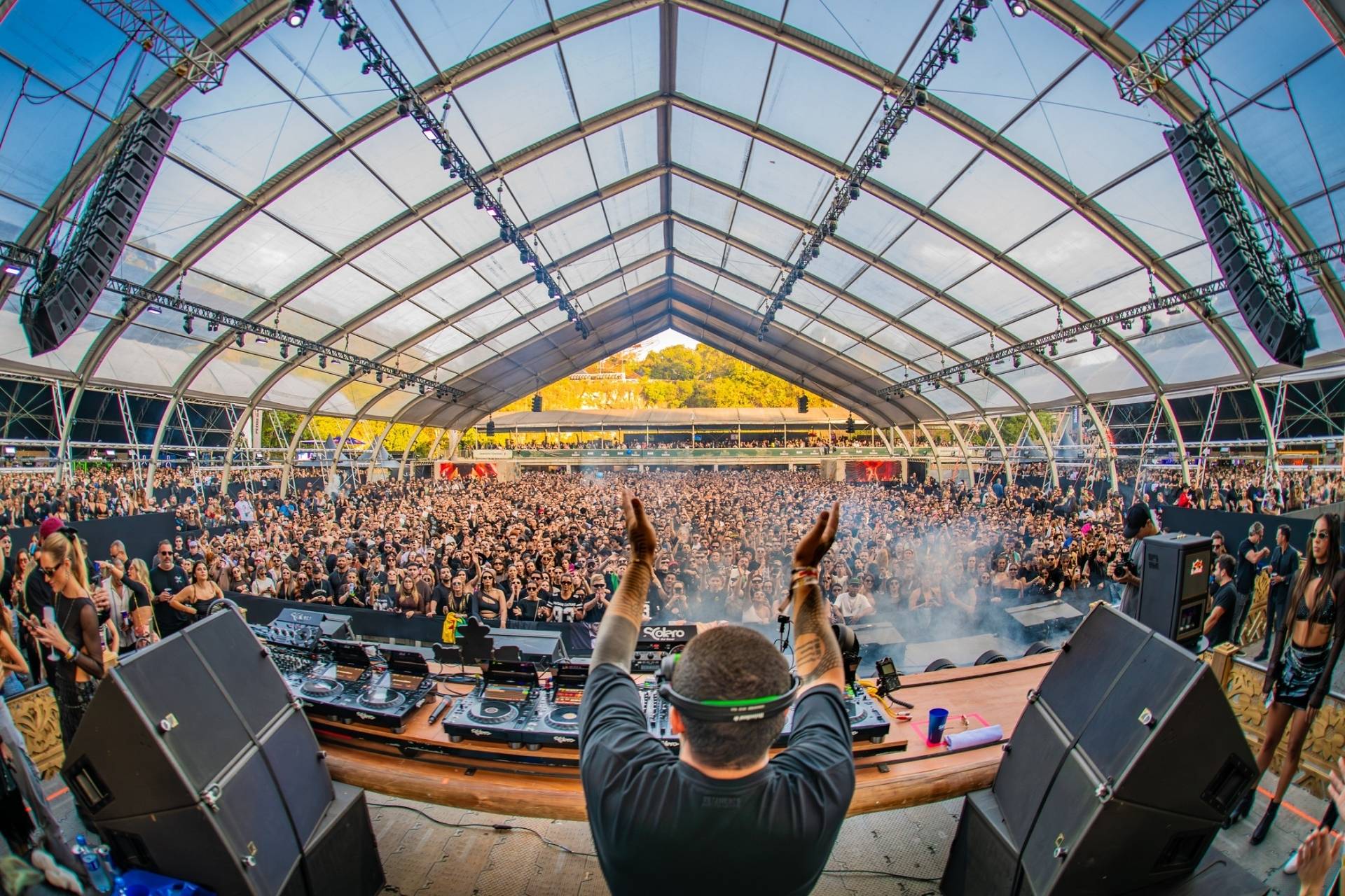 7 festivais de música eletrônica no Brasil para não perder em 2026