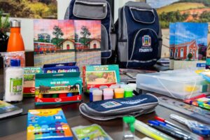 Itabirito inicia entrega de kits escolares para todos os alunos da rede municipal Itabirito inicia entrega de kits escolares para todos os alunos da rede municipal