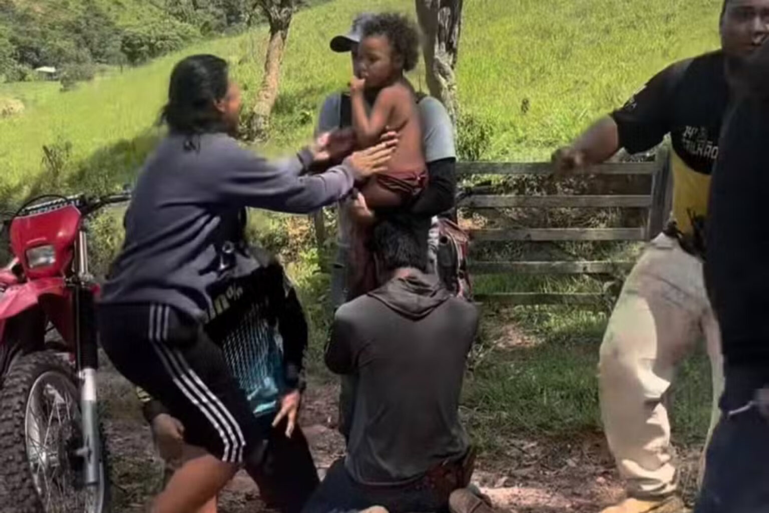 Após três dias desaparecida, criança de 4 anos é encontrada com vida em Jeceaba Após três dias desaparecida, criança de 4 anos é encontrada com vida em Jeceaba