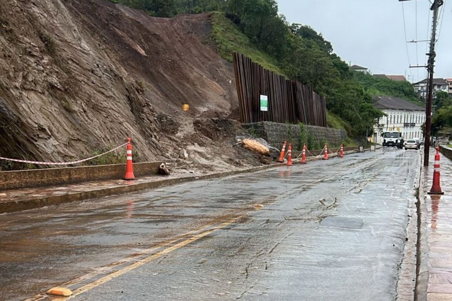 Ouro Preto mobiliza frentes de trabalho para recuperar vias após temporais Ouro Preto mobiliza frentes de trabalho para recuperar vias após temporais
