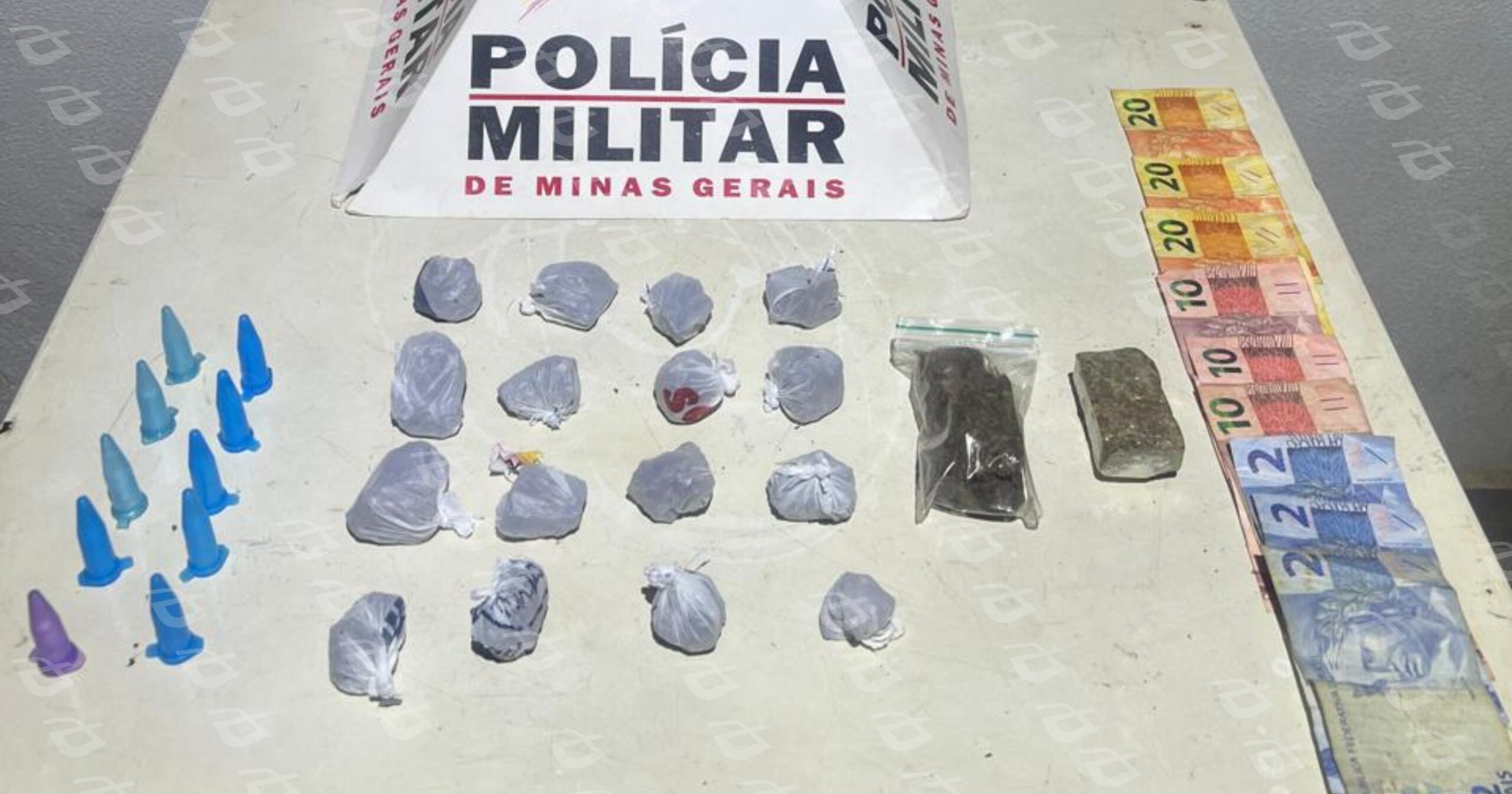 PM prende suspeito de tráfico em Mariana e apreende drogas após denúncia de moradores