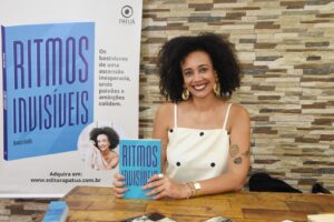 Autora marianense publica livro em São Paulo e retorna à Mariana para lançamento