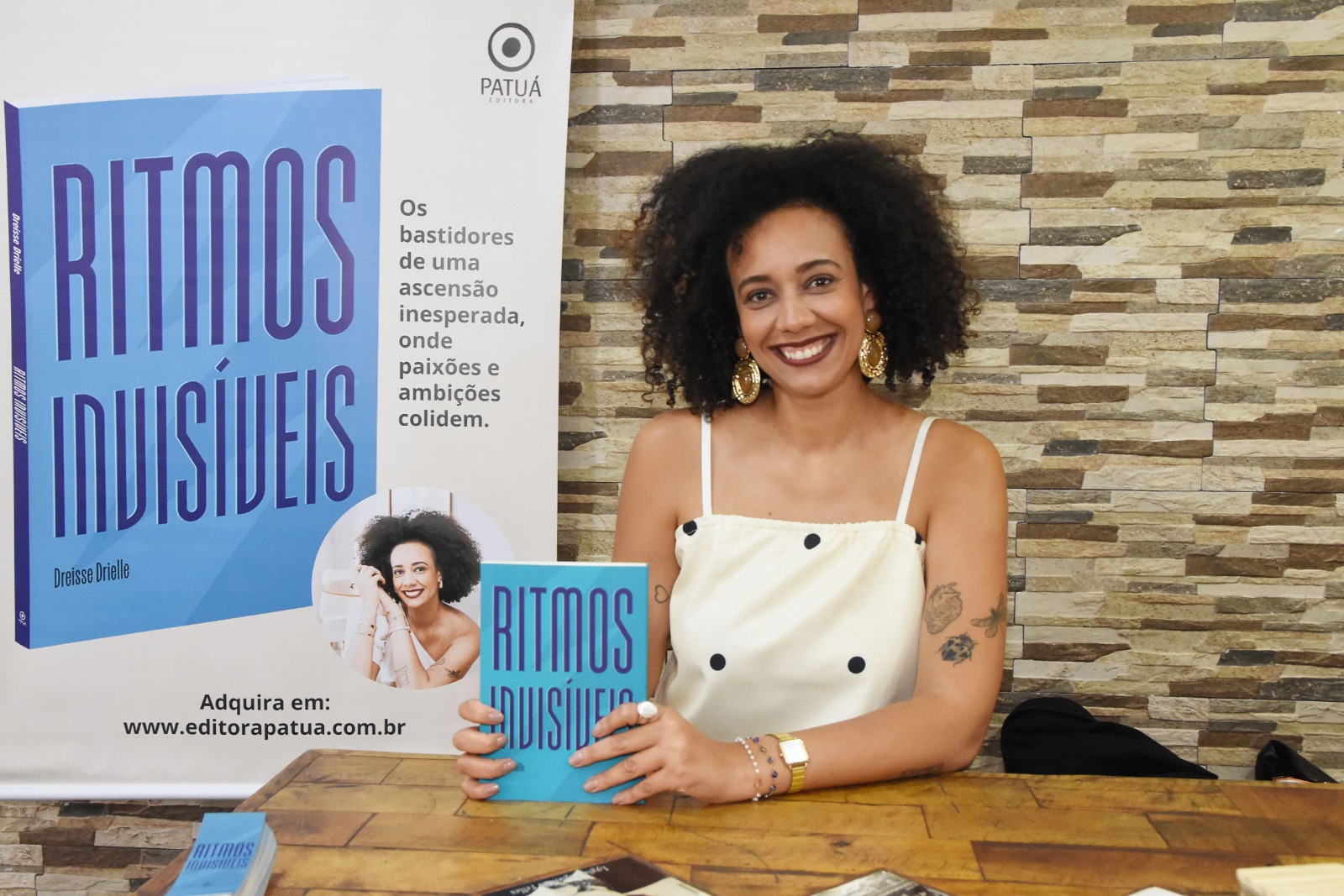 Autora marianense publica livro em São Paulo e retorna à Mariana para lançamento