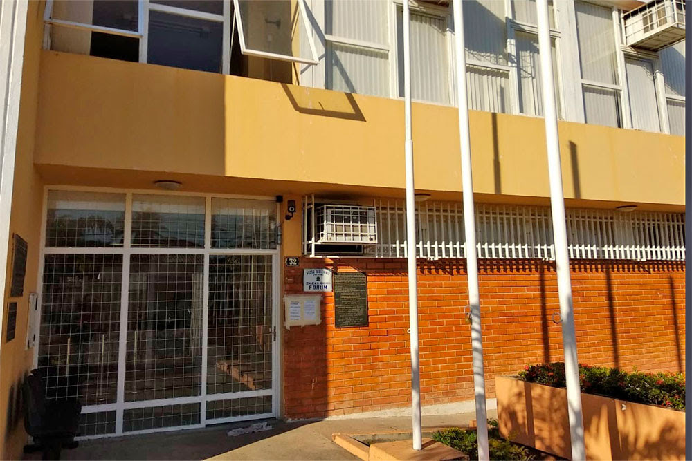 Justiça condena ex-prefeito de Almenara e mais oito réus por improbidade em licitação fraudada para compra de medicamentos Justiça condena ex-prefeito de Almenara e mais oito réus por improbidade em licitação fraudada para compra de medicamentos