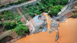 Rediscutir o modelo minerário em Minas Gerais: uma urgência histórica Rediscutir o modelo minerário em Minas Gerais: uma urgência histórica