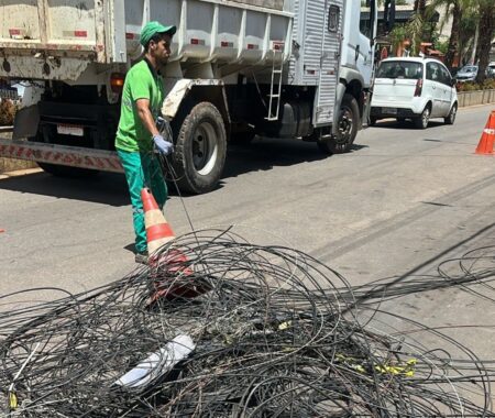 Cemig retira mais de 63 toneladas de fios irregulares em postes em Minas Gerais