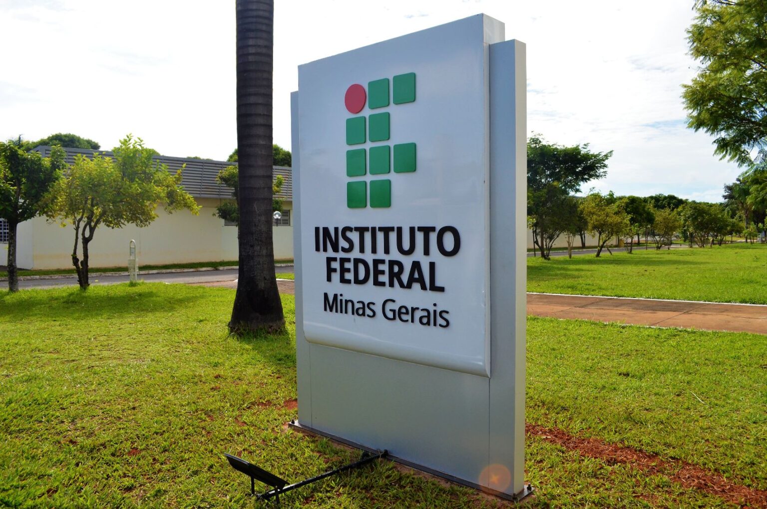 IFMG oferece cinco vagas em concurso público com inscrições até 16 de março; veja cargos e salários IFMG oferece cinco vagas em concurso público com inscrições até 16 de março; veja cargos e salários