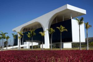Governo de Minas propõe recomposição de 5,4% para servidores sob críticas de perdas inflacionárias Governo de Minas propõe recomposição de 5,4% para servidores sob críticas de perdas inflacionárias