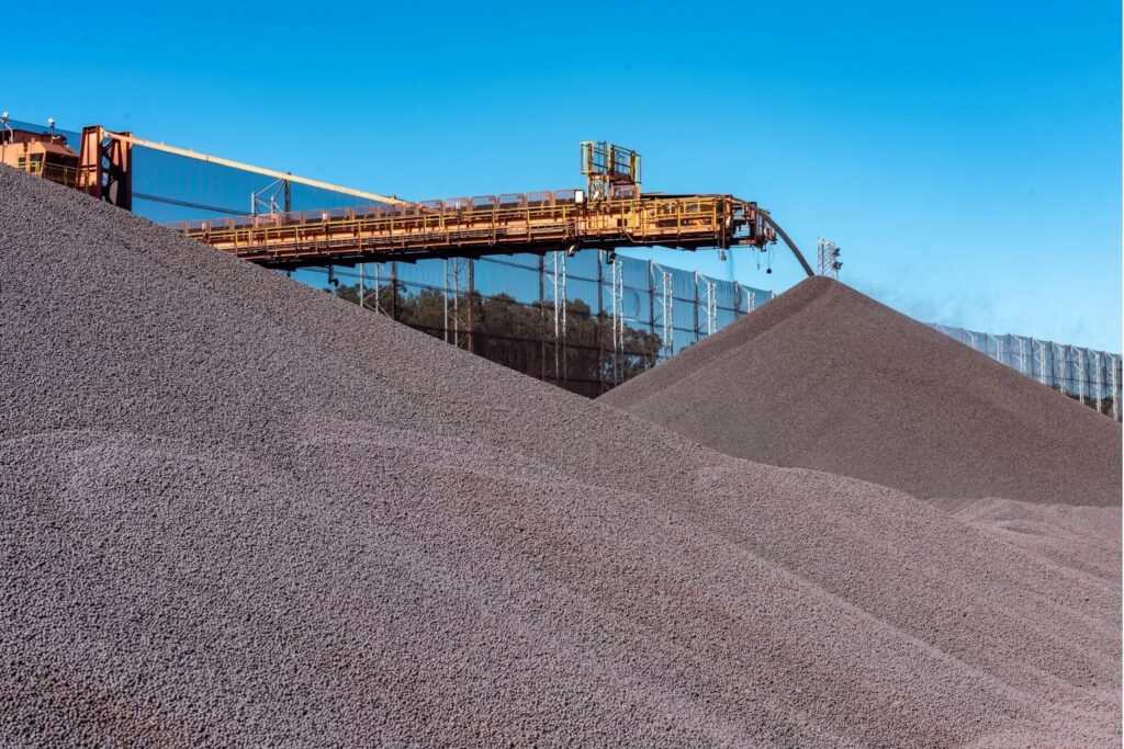Samarco registra receita bilionária e anuncia maior investimento da história para retorno total da produção Samarco registra receita bilionária e anuncia maior investimento da história para retorno total da produção