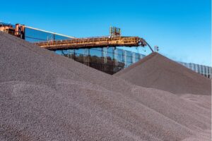 Samarco registra receita bilionária e anuncia maior investimento da história para retorno total da produção Samarco registra receita bilionária e anuncia maior investimento da história para retorno total da produção