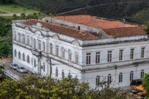 UFOP celebra 187 anos da Escola de Farmácia, pioneira na América Latina