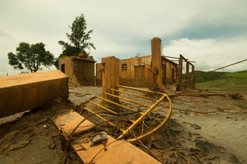 Três entidades concorrem para gerenciar compensações de desastre em Mariana-MG Três entidades concorrem para gerenciar compensações de desastre em Mariana-MG