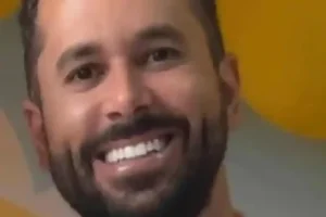 “Descanse em paz, guerreiro”: PM homenageia na Praça Tiradentes, em Ouro Preto, sargento assassinado no sul de Minas "Descanse em paz, guerreiro": PM homenageia na Praça Tiradentes, em Ouro Preto, sargento assassinado no sul de Minas