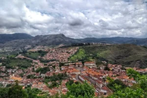 Prefeitura restringe atividades na Serra de Ouro Preto para viabilizar unidade de conservação Decreto municipal bloqueia atividades na Serra de Ouro Preto por proteção ambiental