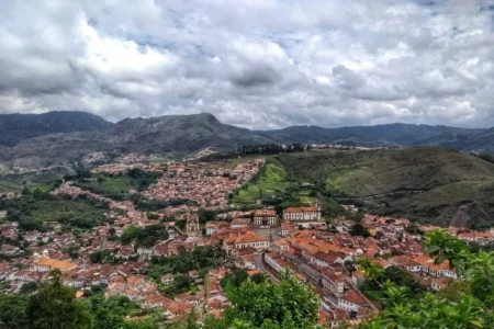 Prefeitura restringe atividades na Serra de Ouro Preto para viabilizar unidade de conservação Decreto municipal bloqueia atividades na Serra de Ouro Preto por proteção ambiental