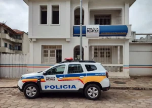 Motorista com mandado em aberto é preso após direção perigosa em Mariana Motorista com mandado em aberto é preso após direção perigosa em Mariana