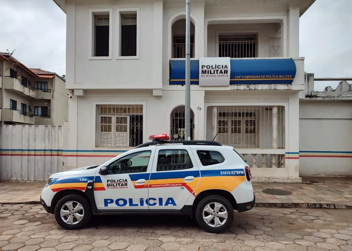 Motorista com mandado em aberto é preso após direção perigosa em Mariana