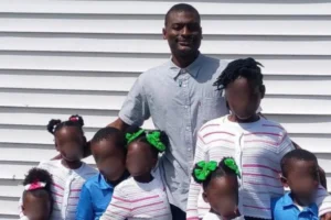 Homem mata sete filhos com arma de fogo nos EUA e deixa oito mortos Homem mata oito crianças, sete delas filhos, em ataques a tiros na Louisiana