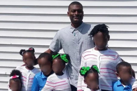 Homem mata sete filhos com arma de fogo nos EUA e deixa oito mortos Homem mata oito crianças, sete delas filhos, em ataques a tiros na Louisiana