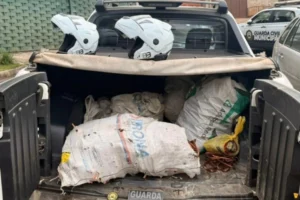 Guarda Municipal apreende veículo com fios de cobre de origem suspeita em Ouro Preto Guarda Municipal apreende veículo com fios de cobre de origem suspeita em Ouro Preto