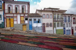 Confecção de tapetes em Ouro Preto prevê uso de 15 toneladas de serragem