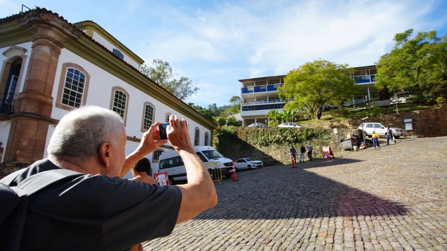 Jornalista russo visita Ouro Preto para série de reportagens sobre cultura e patrimônio brasileiro