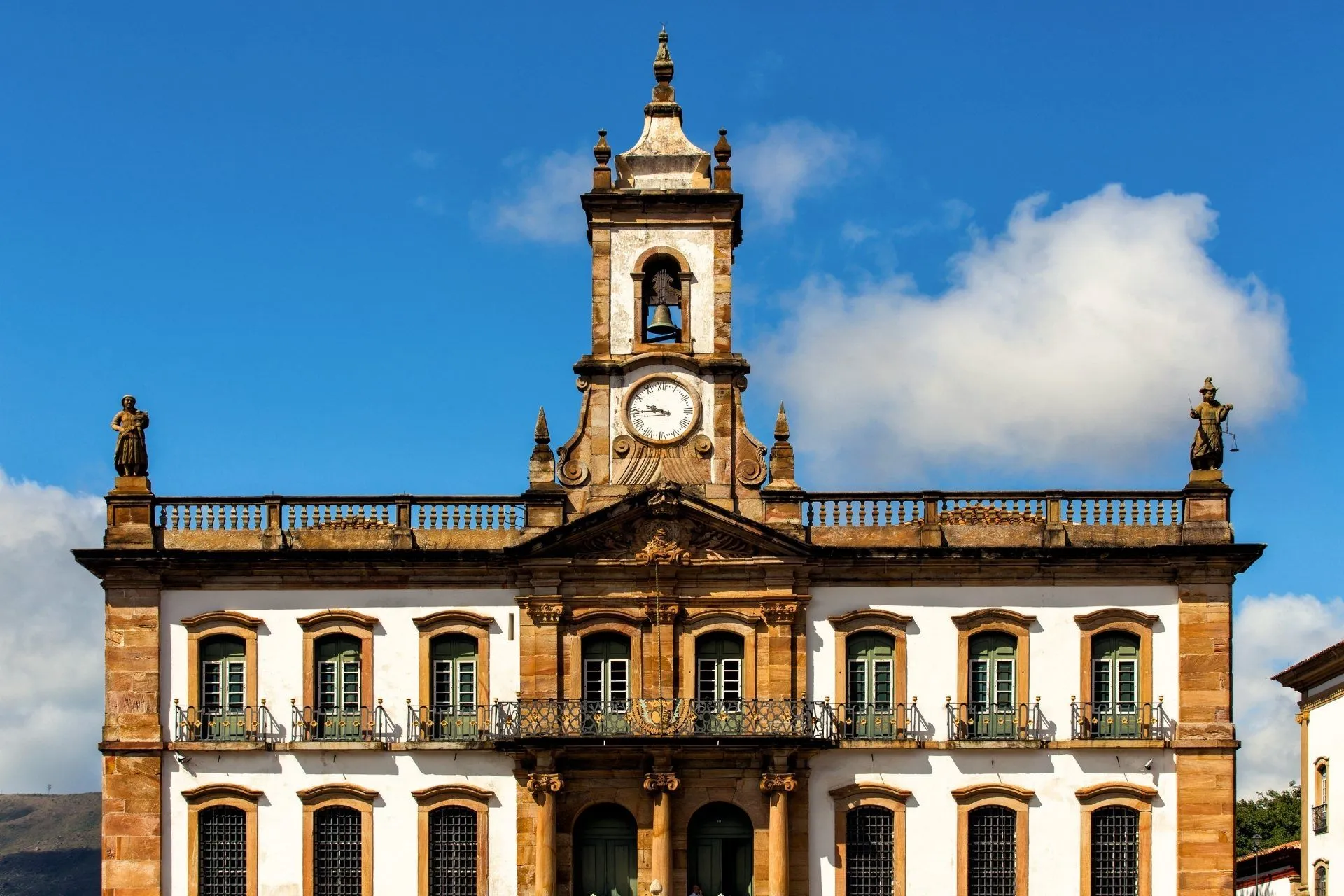 Museu da Inconfidência recebe esculturas de santos negros em ação de reparação histórica em Ouro Preto