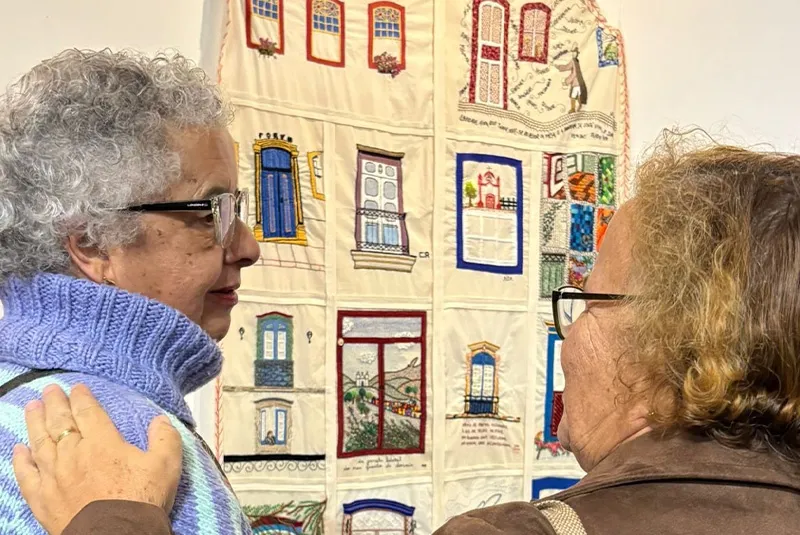 Exposição em Ouro Preto reúne bordados inspirados na memória e na paisagem da cidade Exposição em Ouro Preto reúne bordados inspirados na memória e na paisagem da cidade