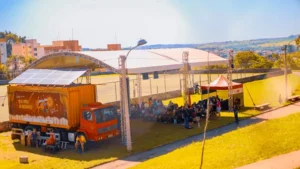 Caminhão-palco movido a energia solar leva teatro gratuito ao Maracujá, em Ouro Preto, pela primeira vez Caminhão-palco movido a energia solar leva teatro gratuito ao Maracujá, em Ouro Preto, pela primeira vez