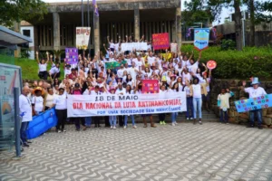 Cortejo marca luta antimanicomial e reúne participantes de três cidades em Itabirito Cortejo marca luta antimanicomial e reúne participantes de três cidades em Itabirito