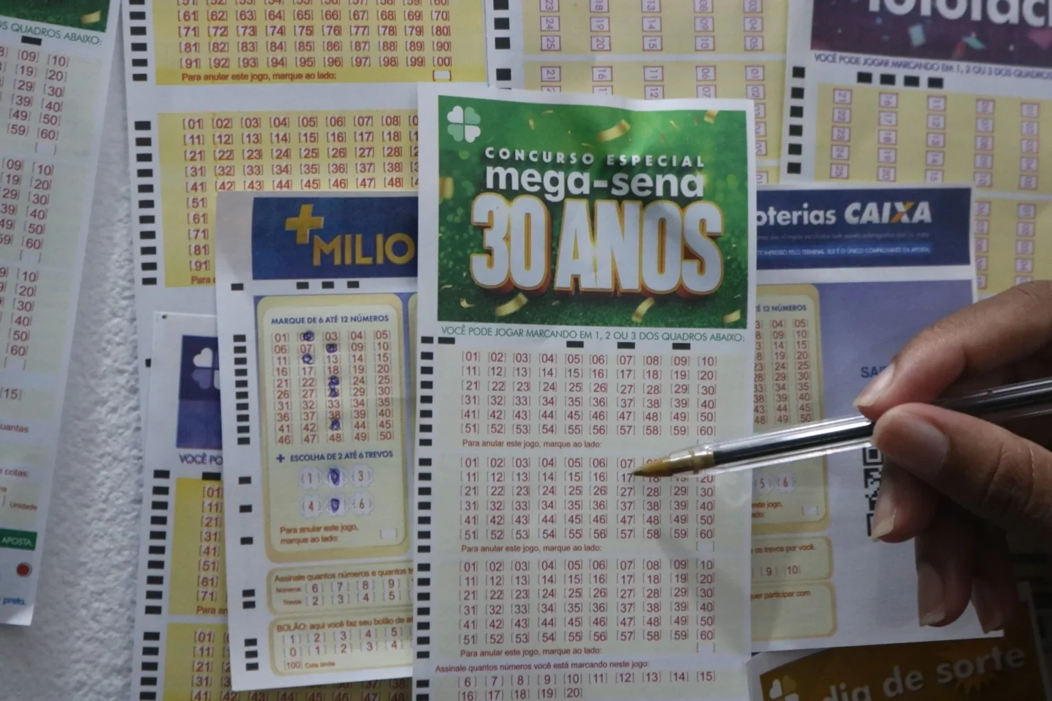 Mega-Sena dobra prêmio e concurso especial de aniversário agora pagará R$ 300 milhões Mega-Sena dobra prêmio e concurso especial de aniversário agora pagará R$ 300 milhões
